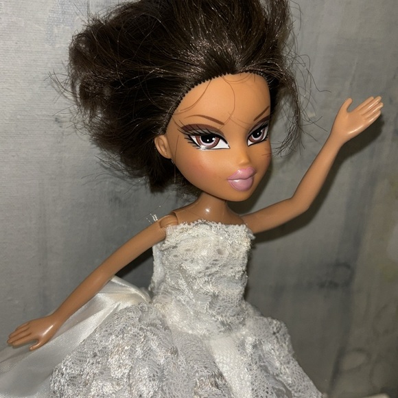 Yasmin Bratz with a New Gown & Chunky Shoes - Picture 8 of 12